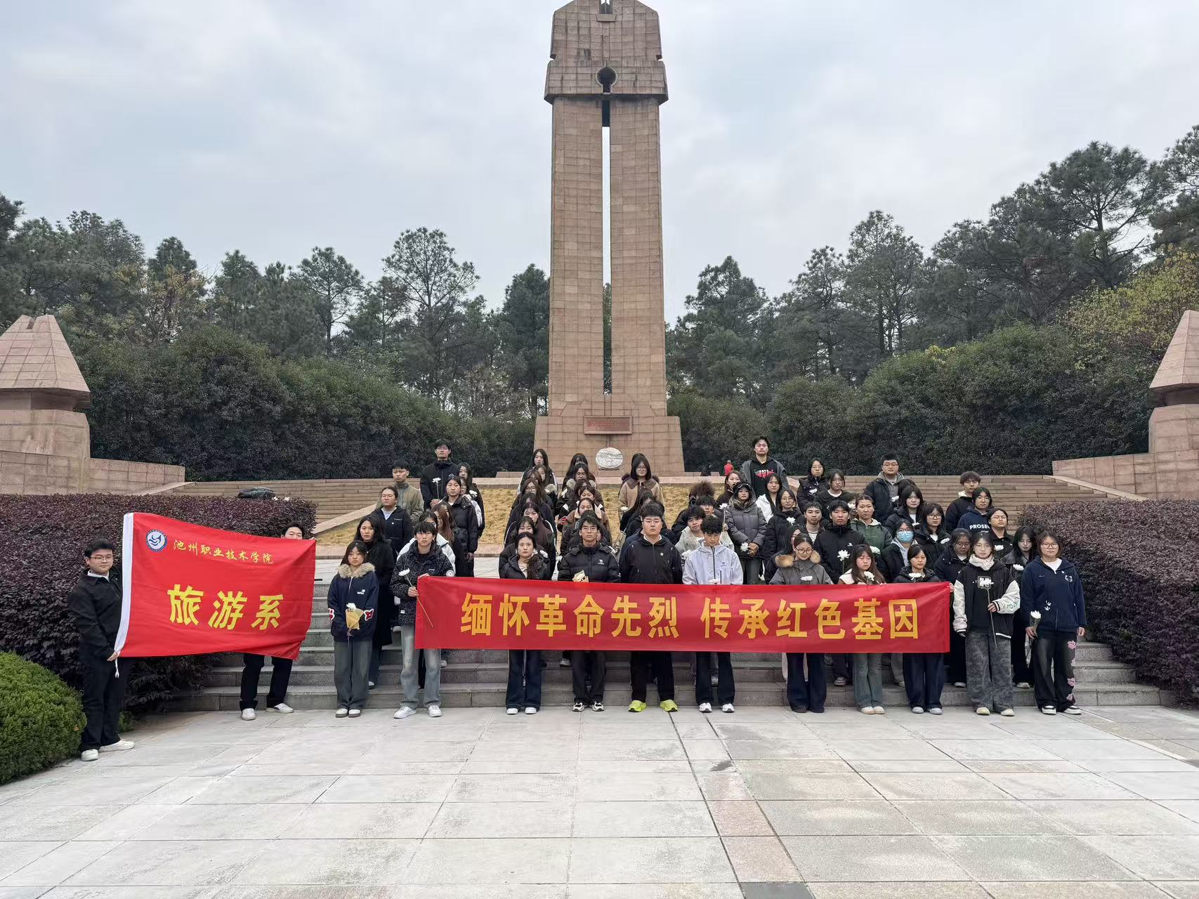 ����ϵ����֧��չ���廳�������� ���к�ɫ���򡱹��ҹ����ռ���